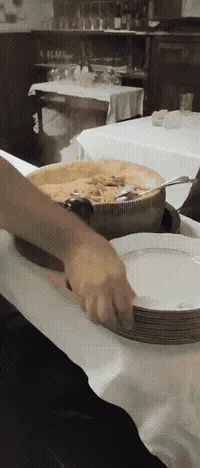 Cacio e pepe being prepared tableside